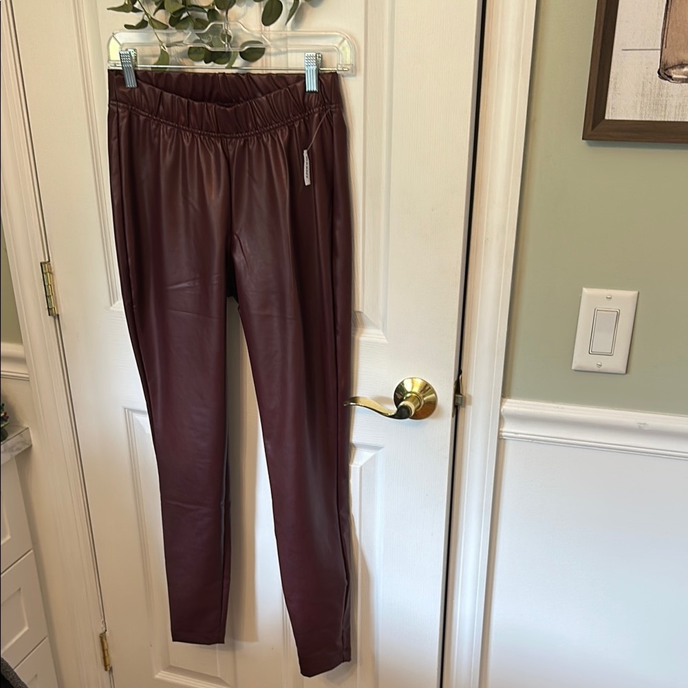 🌶️ Burgundy Faux Leather Leggings 🌶️